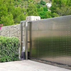 SOMMER Schiebetorantrieb RUNner Plus -Garagentor Serie s11814 00001 sommer schiebetorantrieb runner plus anwendungsbeispiel 2